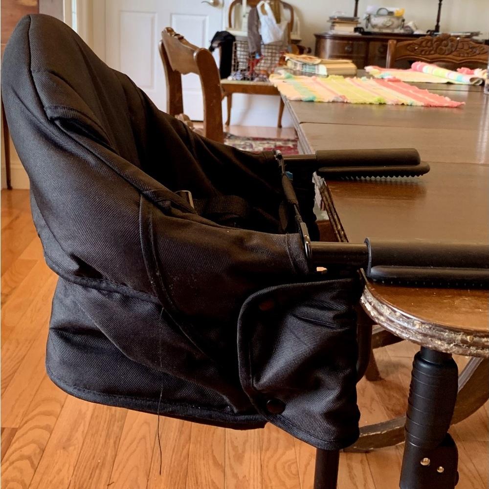 Guzzie & Gus travel high chair